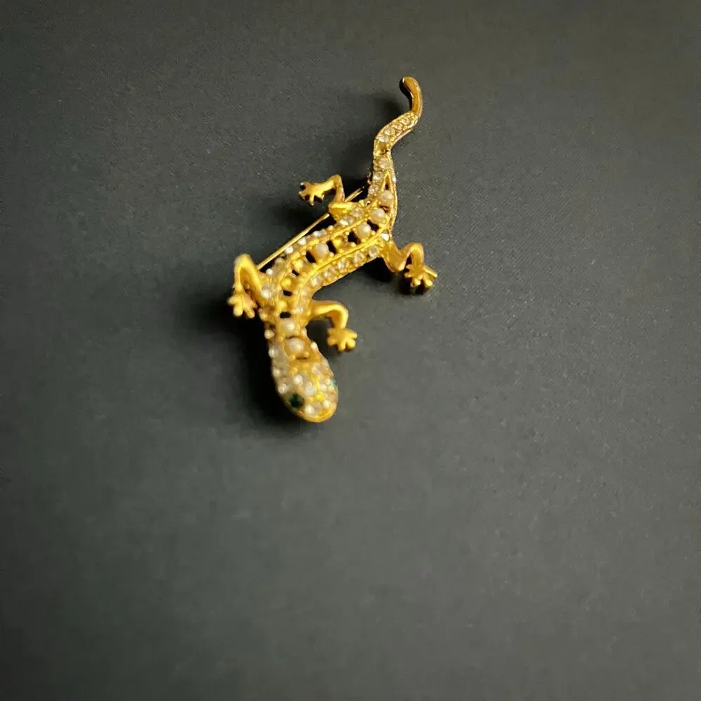 Gold Tone Gecko Lizard Brooch Rhinestone Greeb Eyes Animal Pin Statement‎ 2.75
